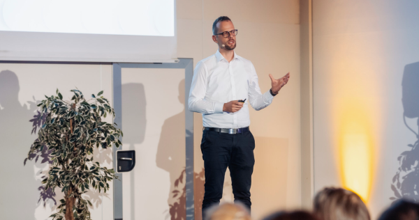 Miloš Suša at the Super Brand Club event on measuring brand strength with the Brand Lift Study - iPROM - Miloš Suša